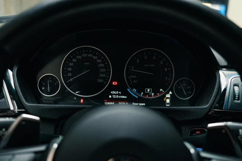 BMW 328 328i xDrive , снимка 10 - Автомобили и джипове - 51549450