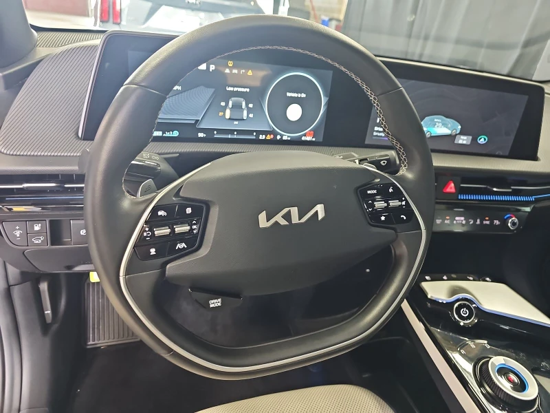 Kia EV6 DISTRONIK* HEADUP* ОБДУХ* 360* LANE ASSIST* KEYLES, снимка 7 - Автомобили и джипове - 51929227