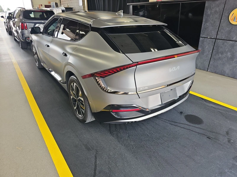 Kia EV6 DISTRONIK* HEADUP* ОБДУХ* 360* LANE ASSIST* KEYLES, снимка 6 - Автомобили и джипове - 51929227
