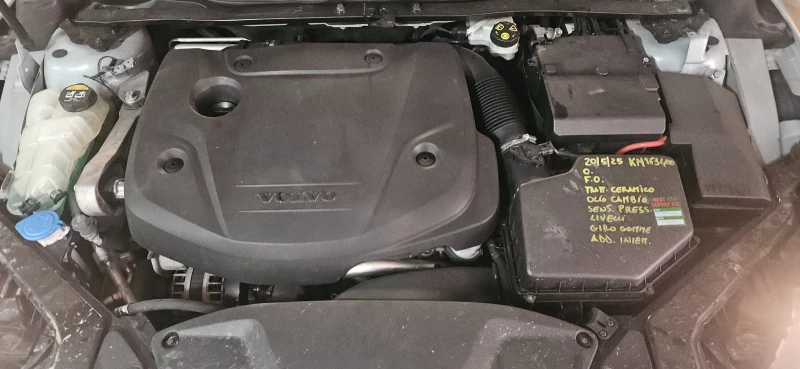 Volvo V40 D2 2.0 , снимка 8 - Автомобили и джипове - 52460522