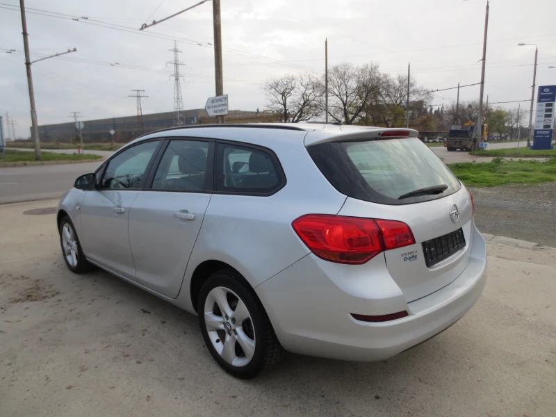 Opel Astra 1.4 i SPORTS TOURER, снимка 6 - Автомобили и джипове - 52638813
