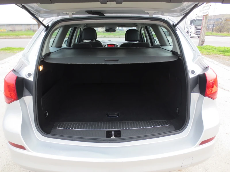Opel Astra 1.4 i SPORTS TOURER, снимка 13 - Автомобили и джипове - 52638813