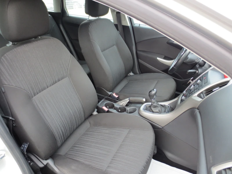 Opel Astra 1.4 i SPORTS TOURER, снимка 12 - Автомобили и джипове - 52638813