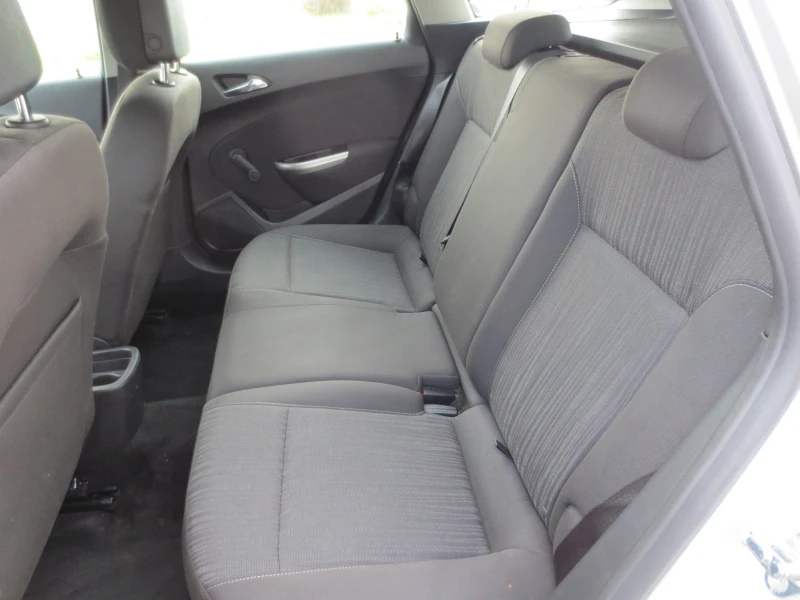 Opel Astra 1.4 i SPORTS TOURER, снимка 9 - Автомобили и джипове - 52638813