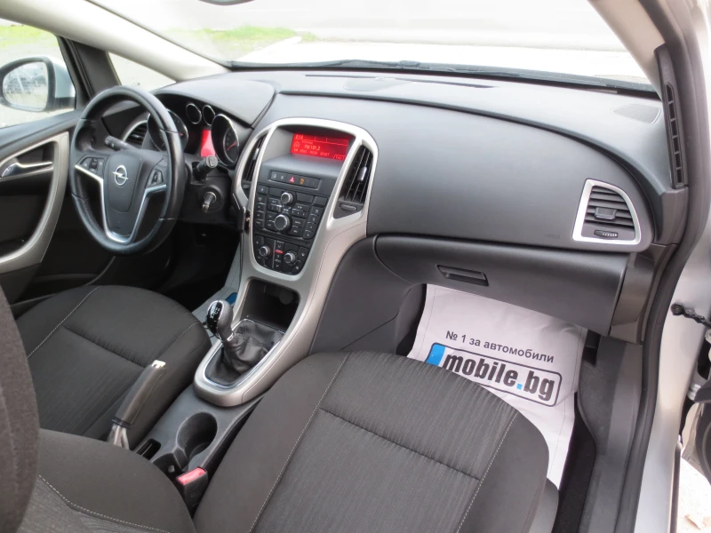 Opel Astra 1.4 i SPORTS TOURER, снимка 11 - Автомобили и джипове - 52638813