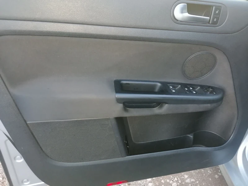 VW Golf Plus FACELIGT 6+ 1.6TDI, снимка 16 - Автомобили и джипове - 52679463