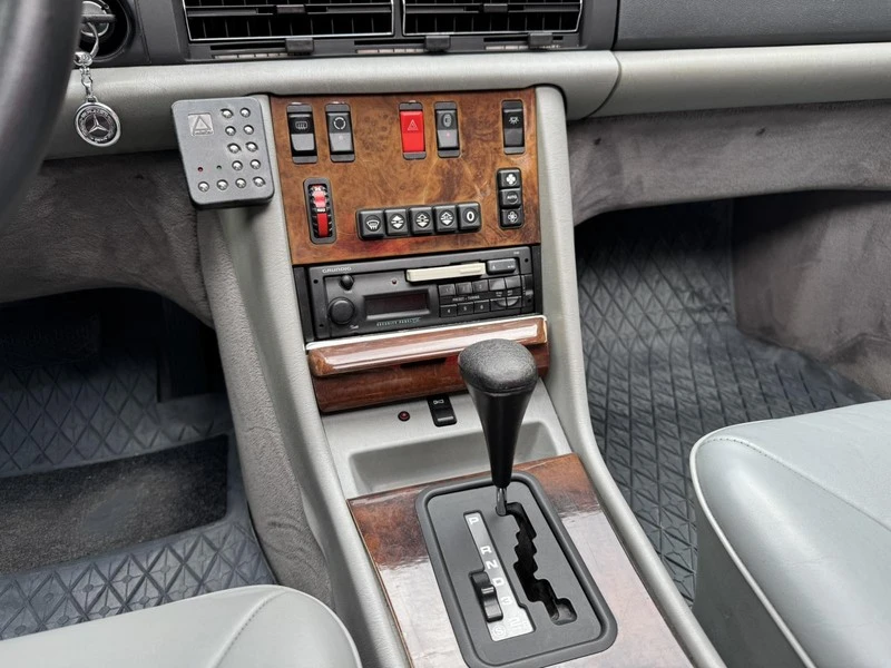 Mercedes-Benz S 560 SE, снимка 16 - Автомобили и джипове - 54089030