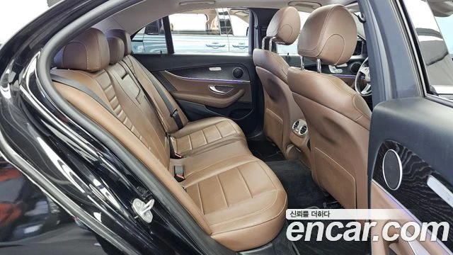 Mercedes-Benz E 220 | TOP SERVICE, снимка 12 - Автомобили и джипове - 55949596