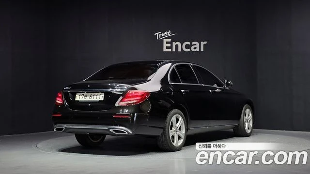 Mercedes-Benz E 220 | TOP SERVICE, снимка 2 - Автомобили и джипове - 55949596