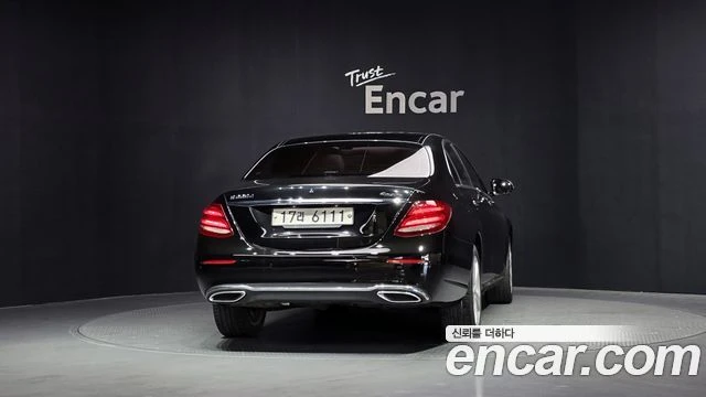 Mercedes-Benz E 220 | TOP SERVICE, снимка 4 - Автомобили и джипове - 55949596