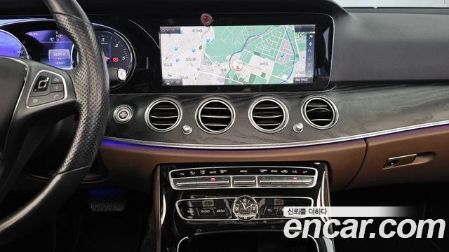 Mercedes-Benz E 220 | TOP SERVICE, снимка 14 - Автомобили и джипове - 55949596