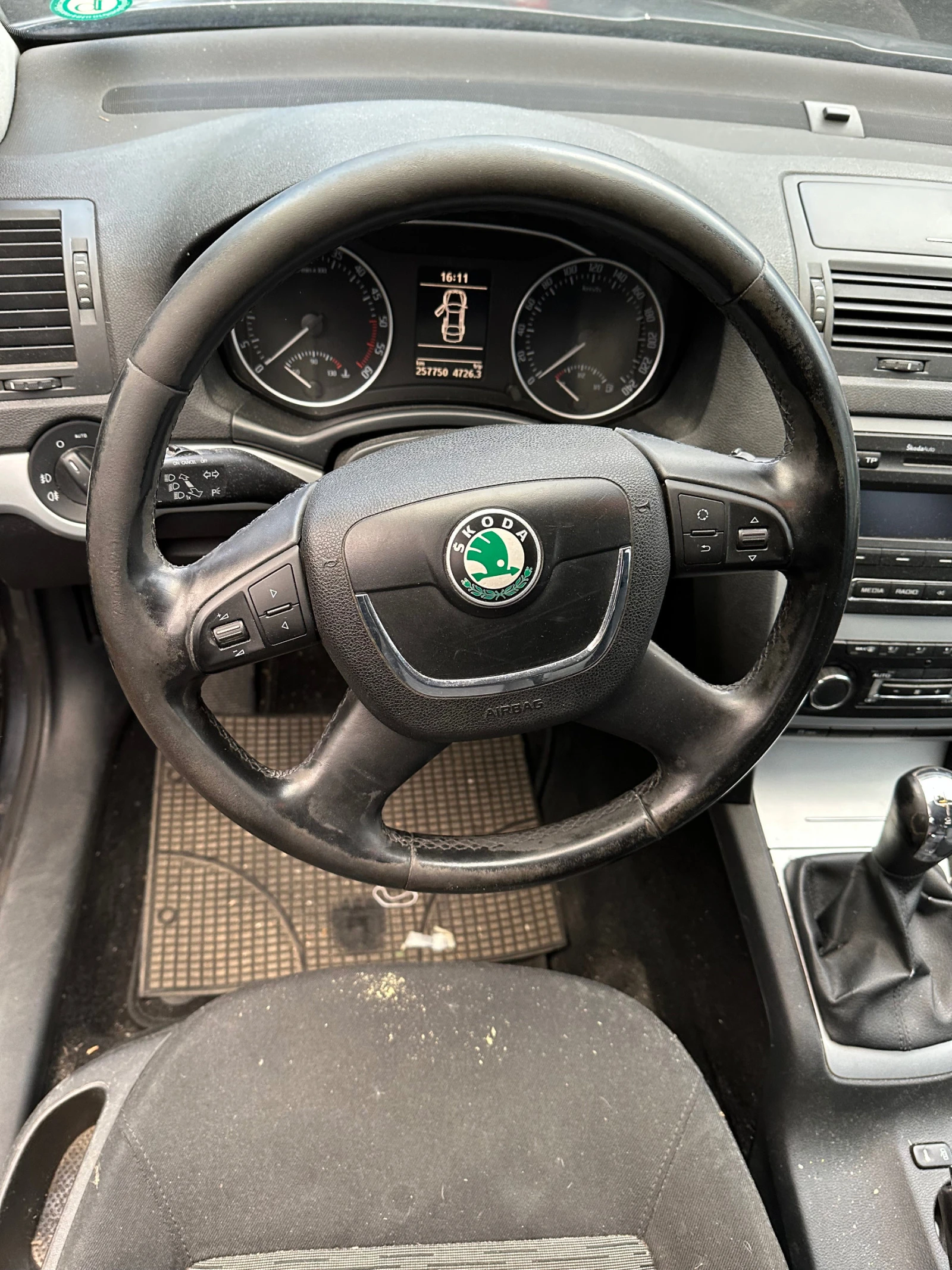 Skoda Octavia 2.0TDI - КЛИМАТРОНИК - изображение 9