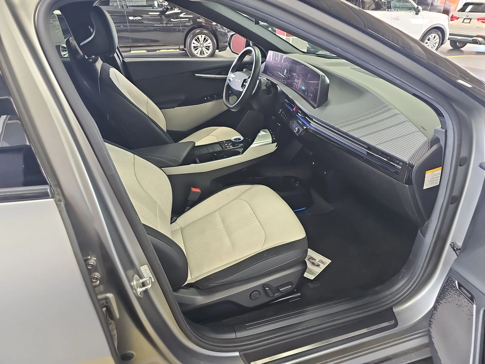 Kia EV6 DISTRONIK* HEADUP* * 360* LANE ASSIST* KEYLES | Mobile.bg   11