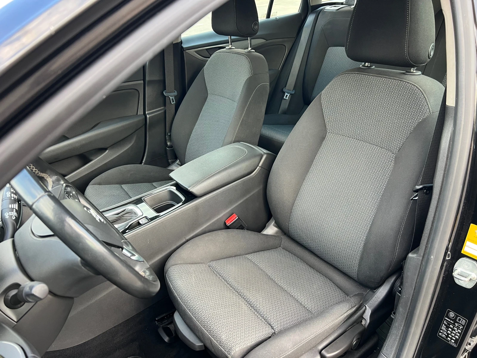 Opel Insignia 2.0CDTI* ПОДГРЕВ* САМОПАРКИРАНЕ* СМЕНЕНИ ВЕРИГИ - изображение 9