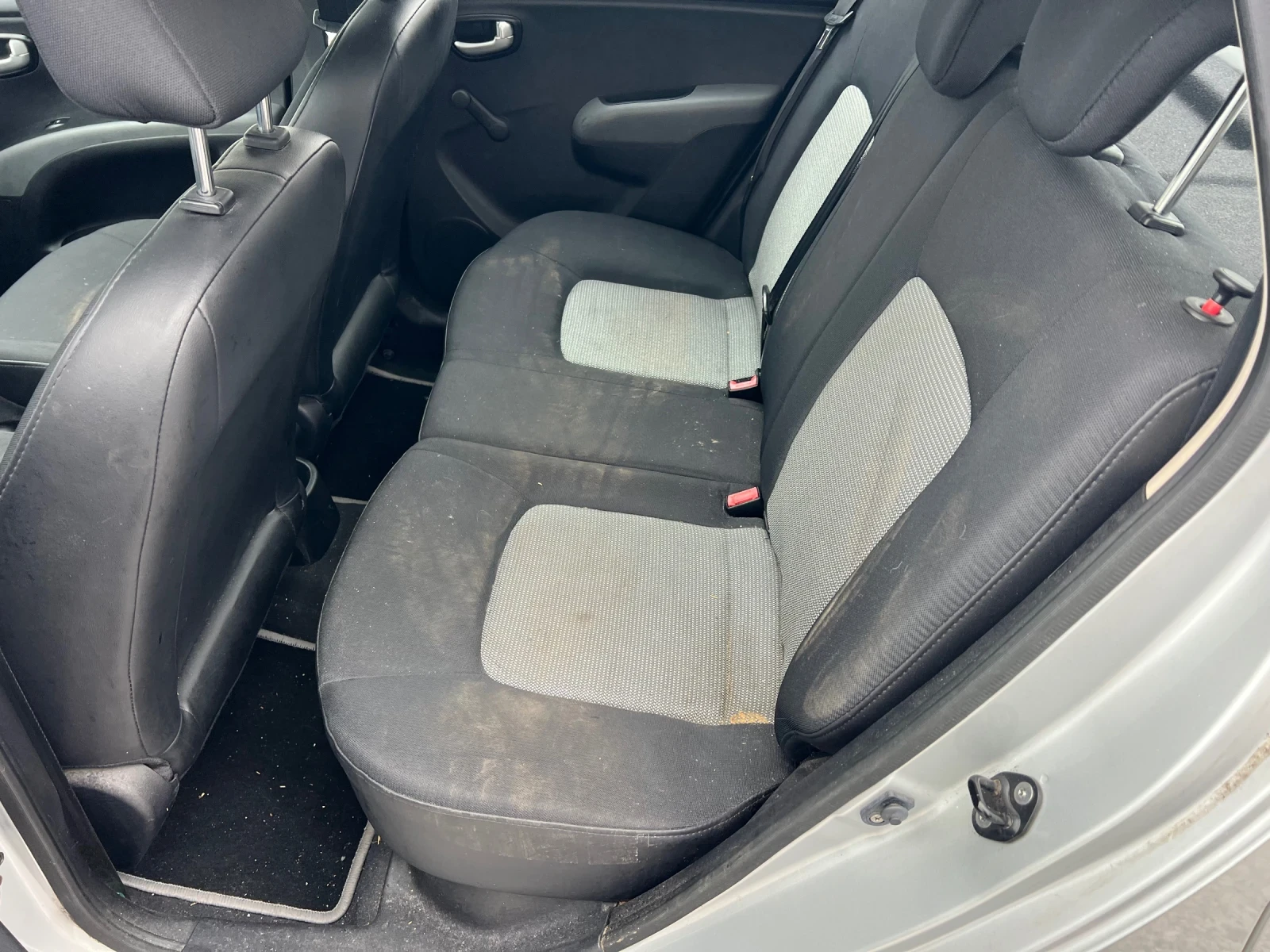 Hyundai I10 1.1 67коня 4 цилиндъра нов внос климатик - изображение 9