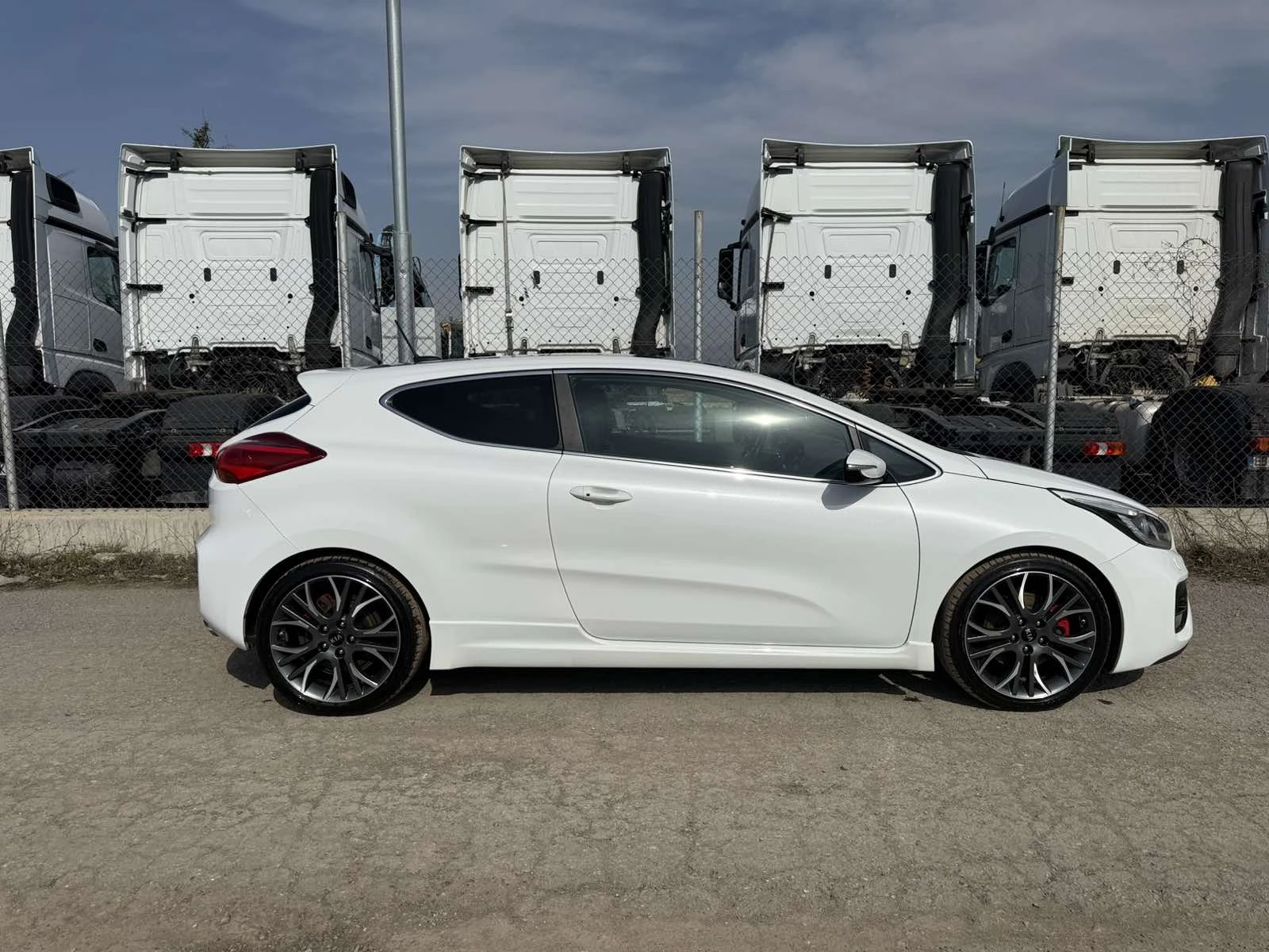 Kia Pro ceed GT Швейцария 138х.км КАТО НОВА, снимка 5 - Автомобили и джипове - 53484552