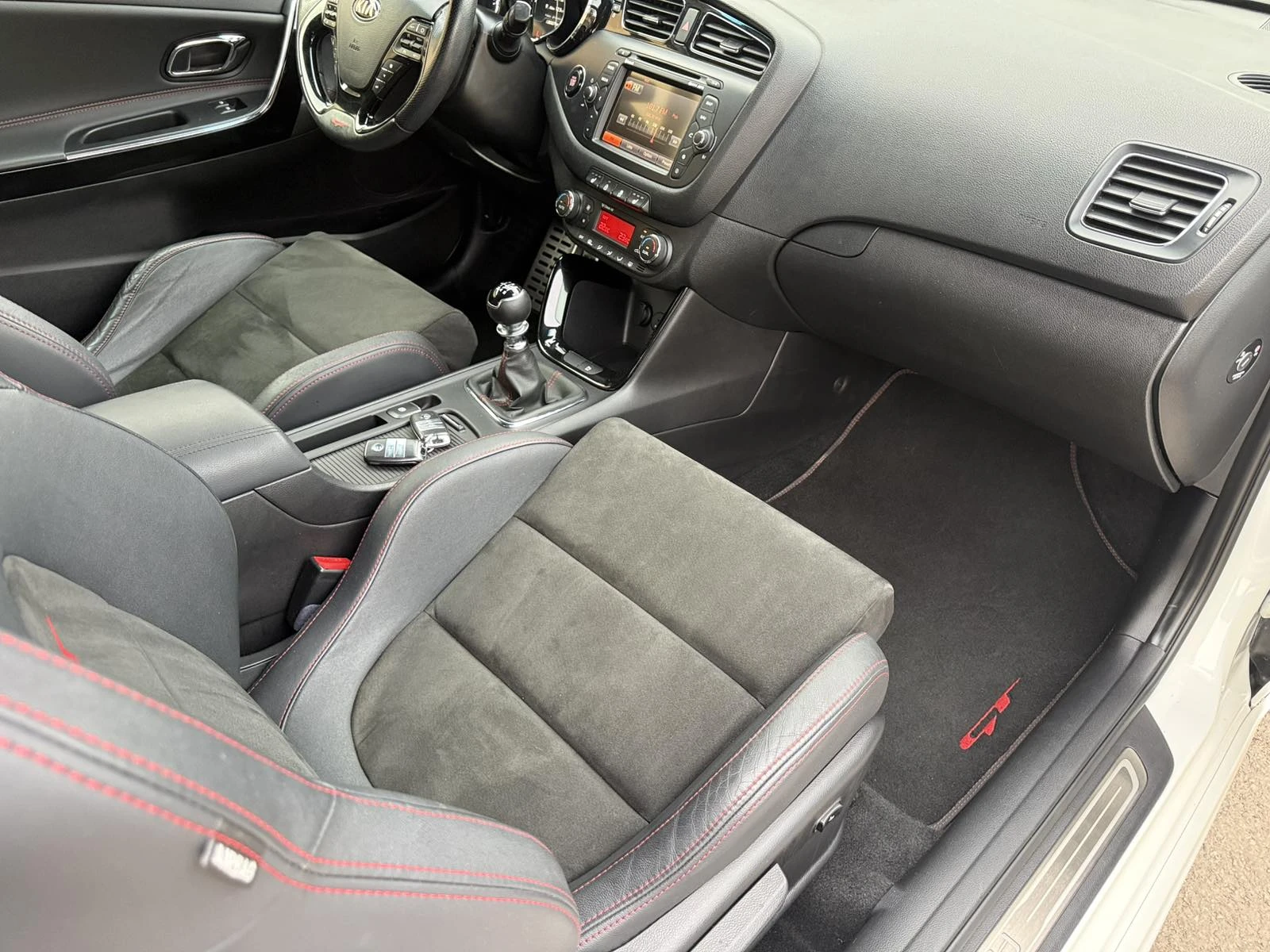 Kia Pro ceed GT Швейцария 138х.км КАТО НОВА, снимка 7 - Автомобили и джипове - 53484552