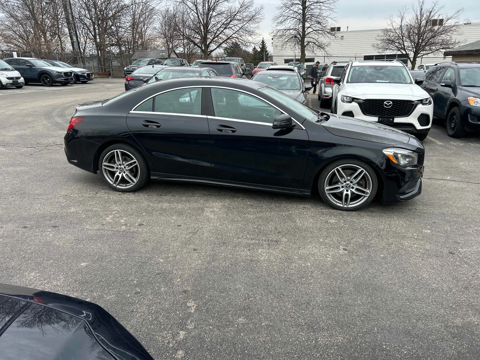 Mercedes-Benz CLA 250 AMG * ПОДГРЕВИ * HK * ПАНОРАМА * СЕРВИЗНА ИСТОРИЯ , снимка 4 - Автомобили и джипове - 54116326