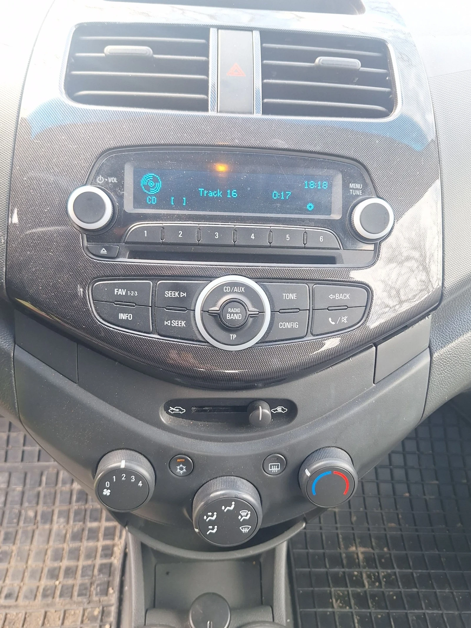 Chevrolet Spark 1.0i , снимка 15 - Автомобили и джипове - 54396980