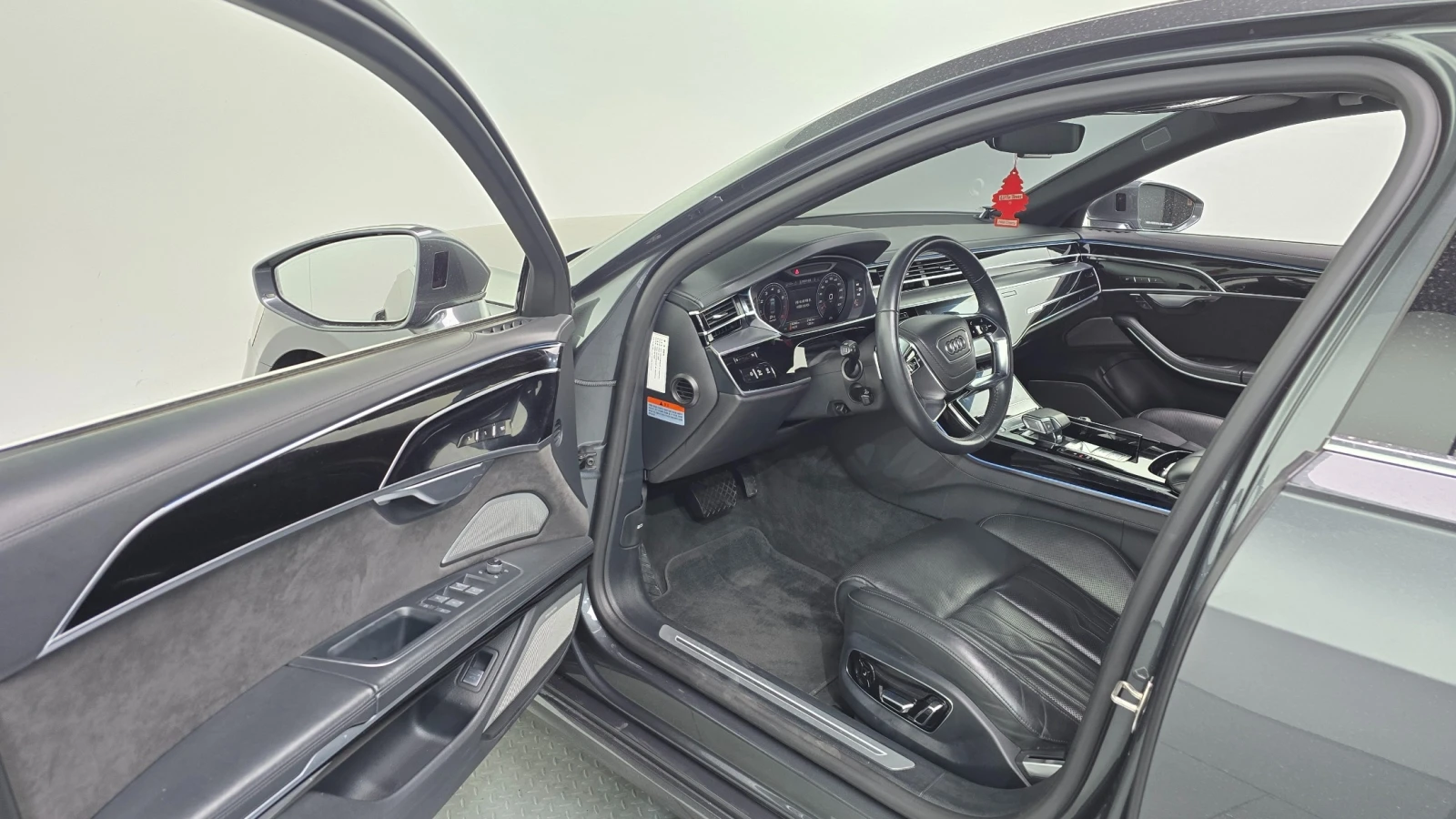 Audi A8 55 TFSI, снимка 11 - Автомобили и джипове - 54826117