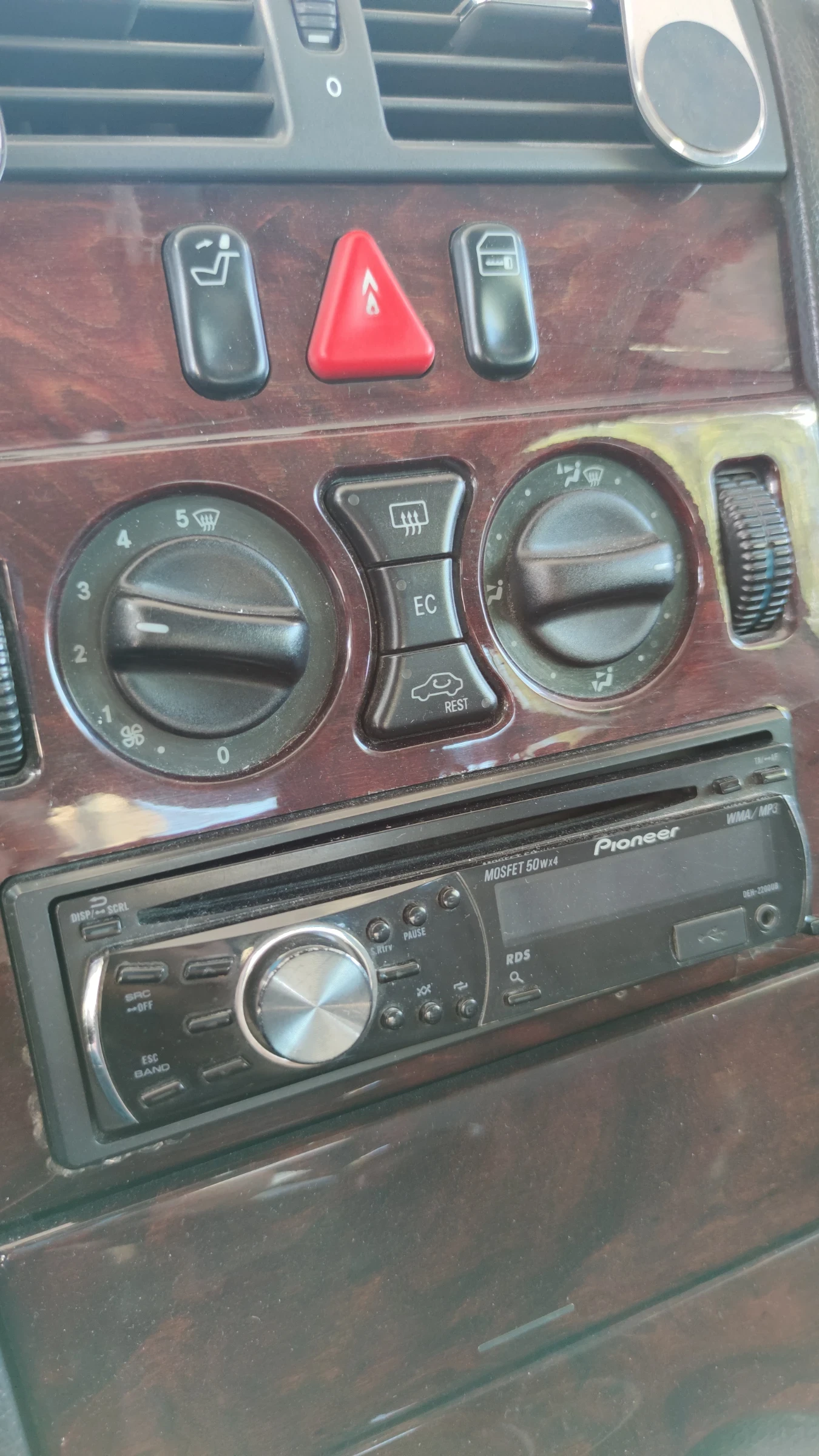 Mercedes-Benz E 220, снимка 9 - Автомобили и джипове - 55106101