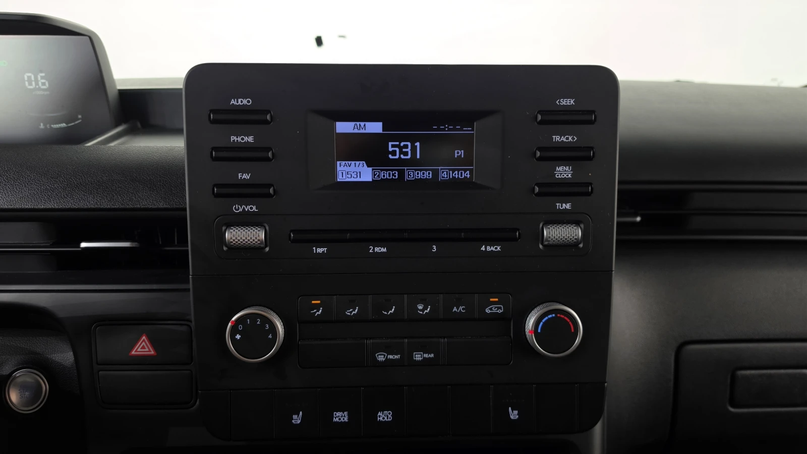 Hyundai Staria 3.5 Modern* BLIND SPOT* ПОДГРЕВ ВОЛАН* КРАЙНА ЦЕНА, снимка 14 - Автомобили и джипове - 55243860