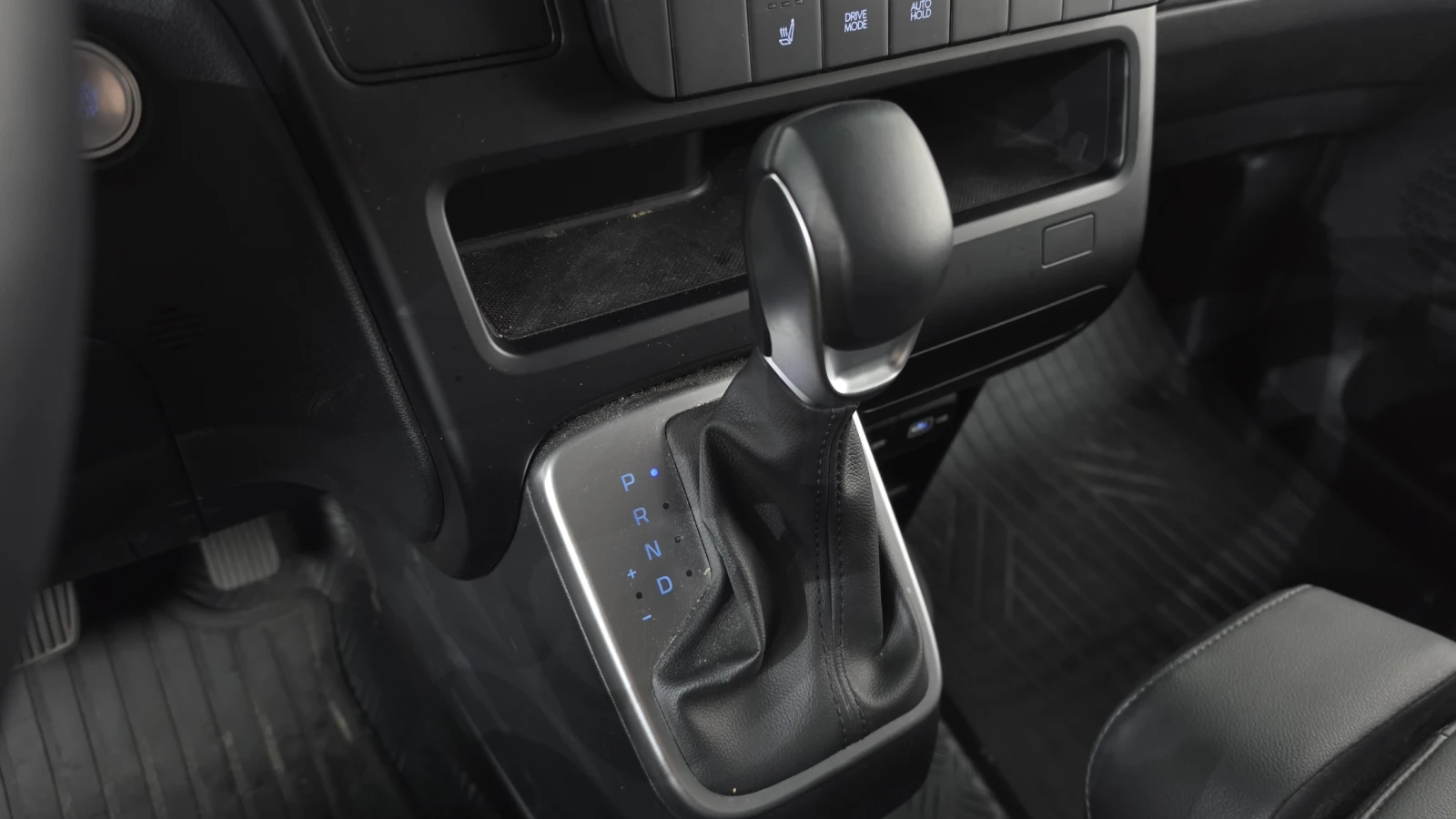 Hyundai Staria 3.5 Modern* BLIND SPOT* ПОДГРЕВ ВОЛАН* КРАЙНА ЦЕНА, снимка 9 - Автомобили и джипове - 55243860