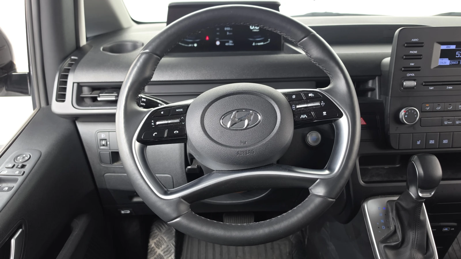 Hyundai Staria 3.5 Modern* BLIND SPOT* ПОДГРЕВ ВОЛАН* КРАЙНА ЦЕНА, снимка 12 - Автомобили и джипове - 55243860