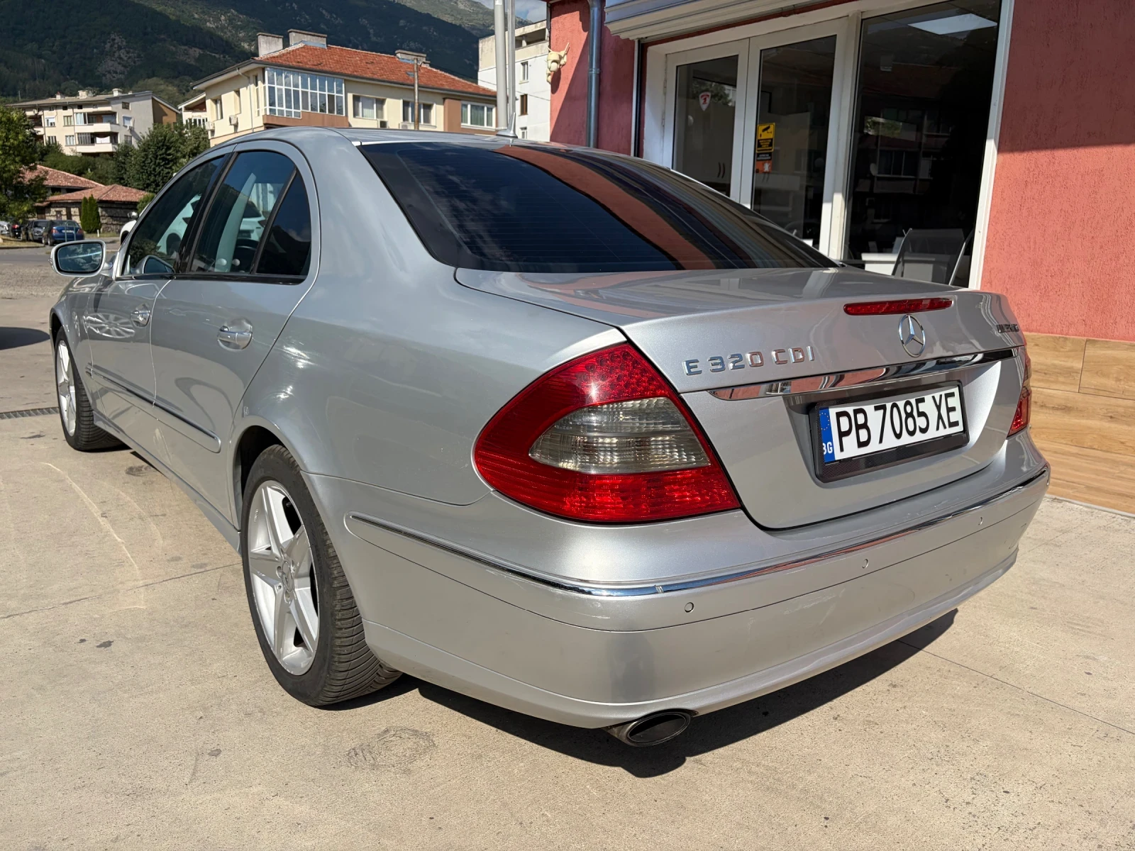 Mercedes-Benz E 320 CDI/ Лизинг/ Facelift, снимка 6 - Автомобили и джипове - 55465396