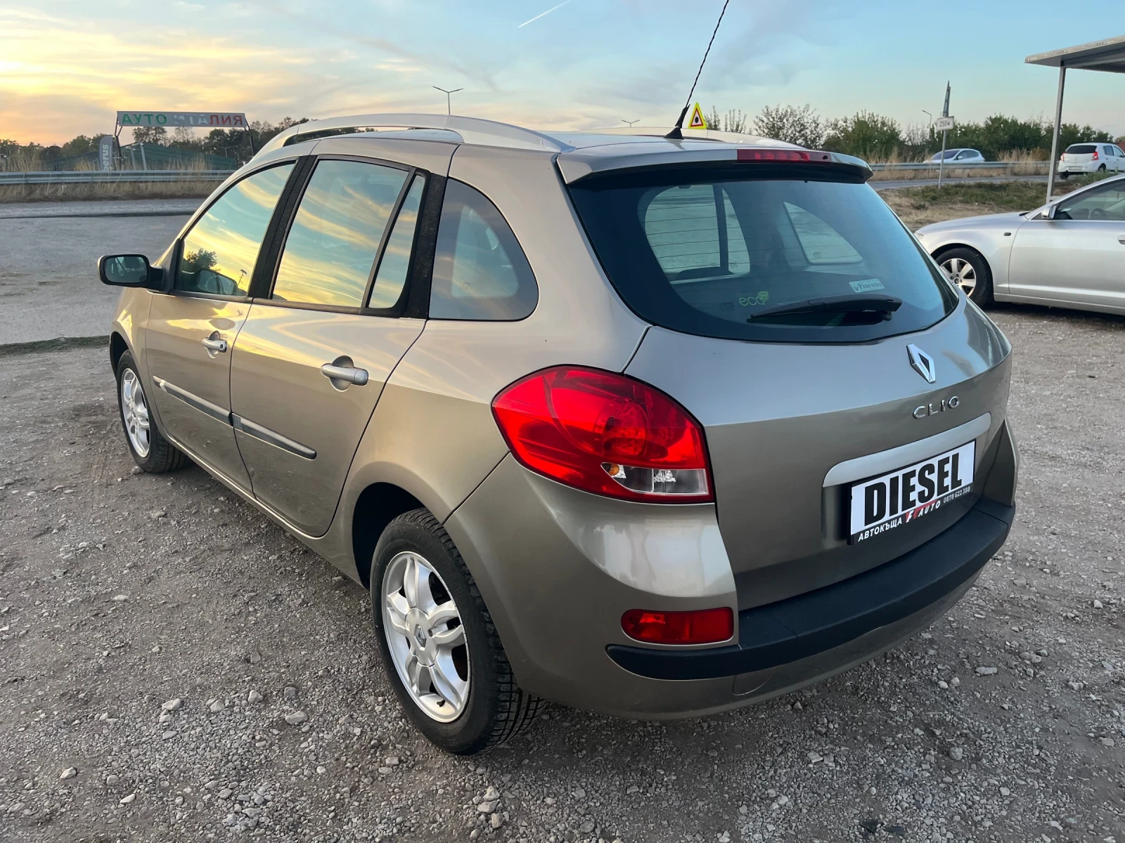 Renault Clio 1.5DCI-85-ITALIA, снимка 11 - Автомобили и джипове - 56367816