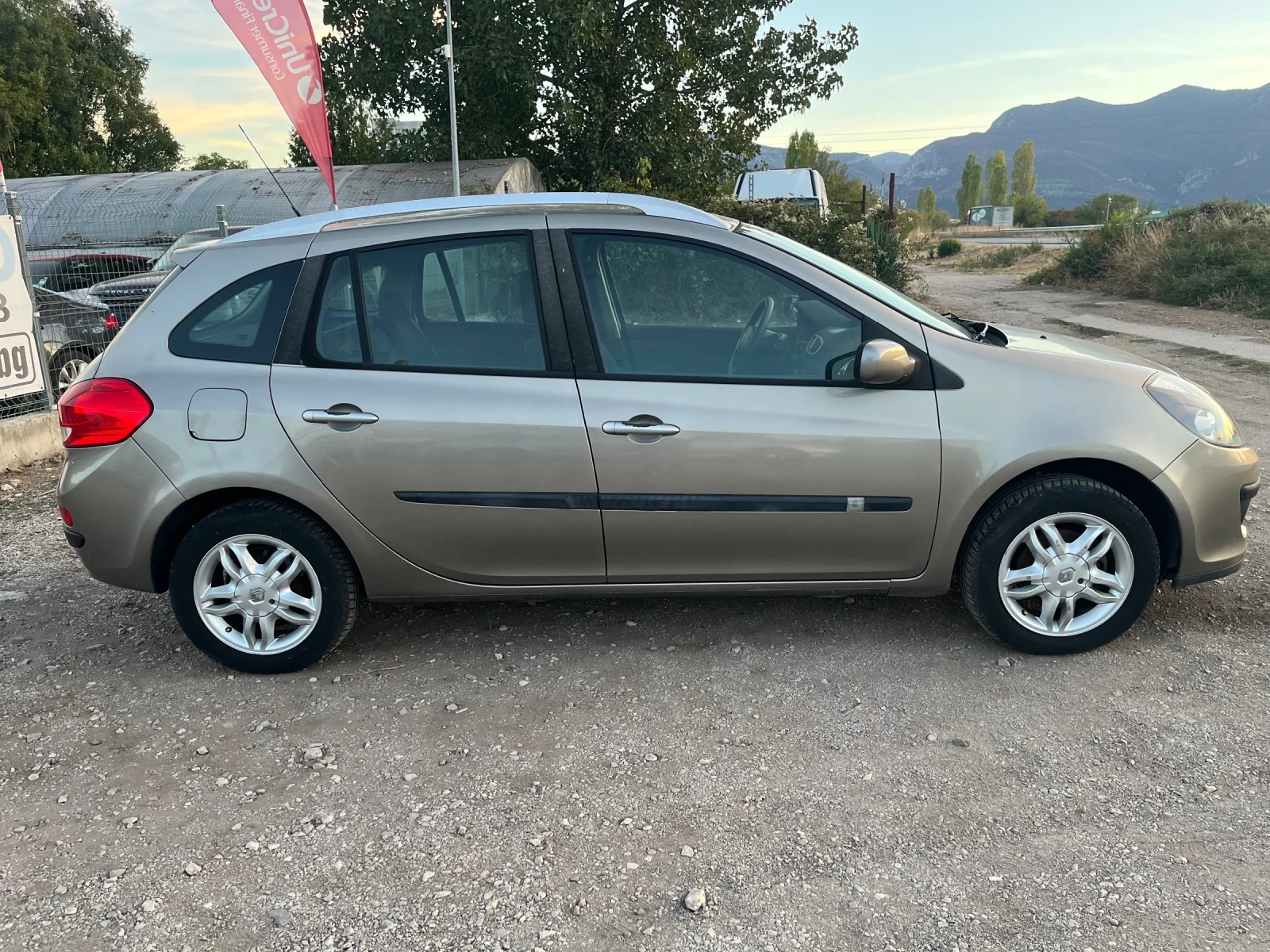 Renault Clio 1.5DCI-85-ITALIA, снимка 4 - Автомобили и джипове - 56367816