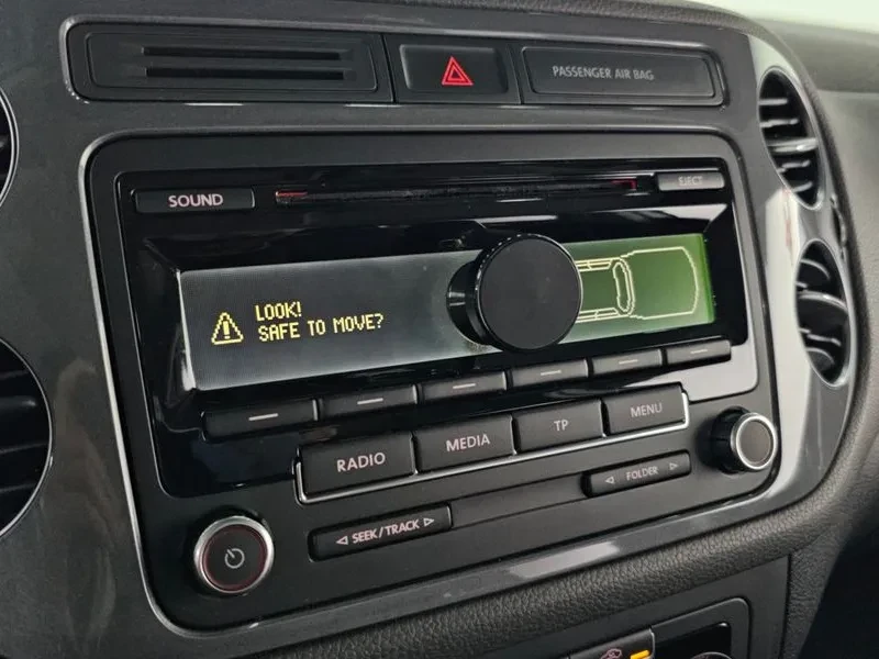 VW Tiguan 2.0 TDI, снимка 15 - Автомобили и джипове - 54302795