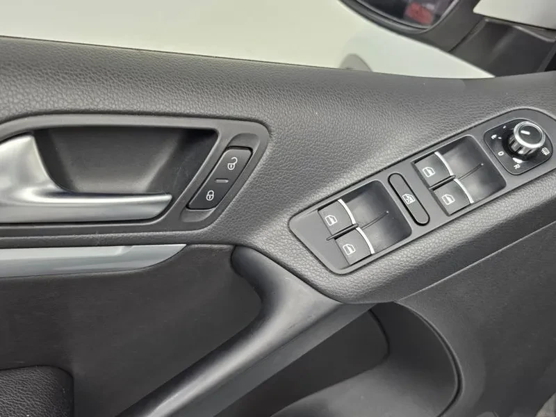 VW Tiguan 2.0 TDI, снимка 16 - Автомобили и джипове - 54302795