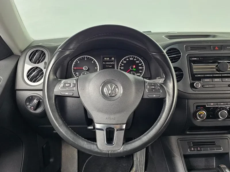 VW Tiguan 2.0 TDI, снимка 13 - Автомобили и джипове - 54302795