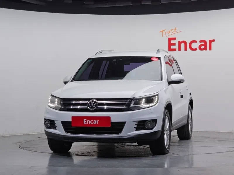 VW Tiguan 2.0 TDI, снимка 3 - Автомобили и джипове - 54302795