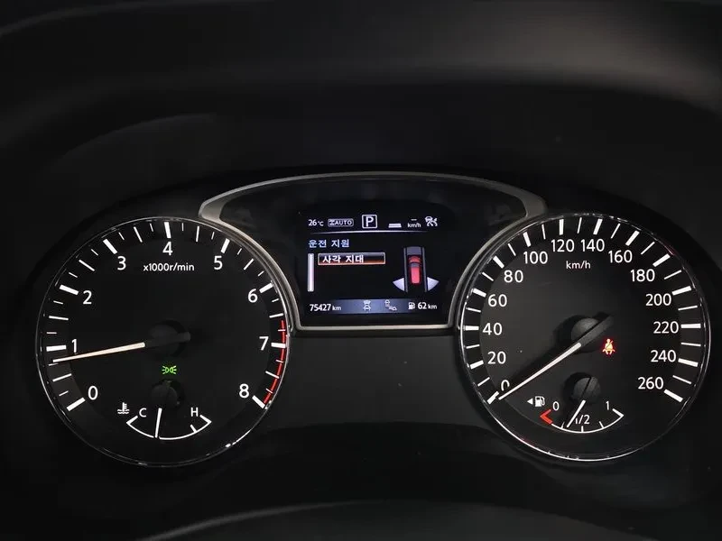 Nissan Pathfinder 3.5 Бензин 4x4, снимка 5 - Автомобили и джипове - 55747885