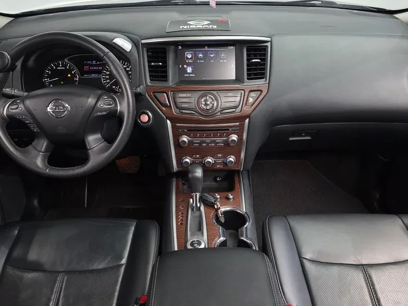 Nissan Pathfinder 3.5 Бензин 4x4, снимка 3 - Автомобили и джипове - 55747885