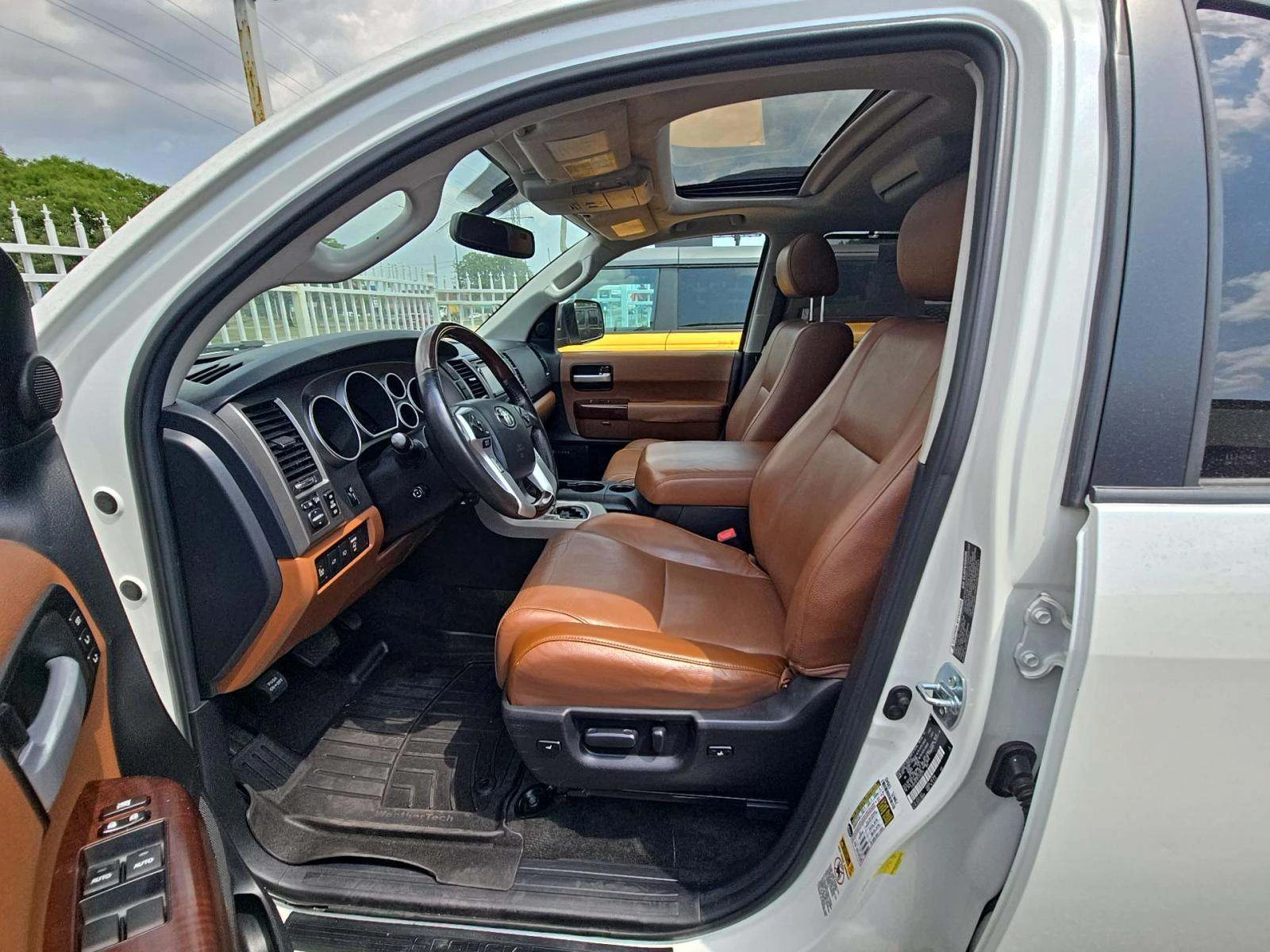 Toyota Sequoia PLATINUM EDITION* AWD* 7 МЕСТНА* КЛИП НА МОТОРА - изображение 6