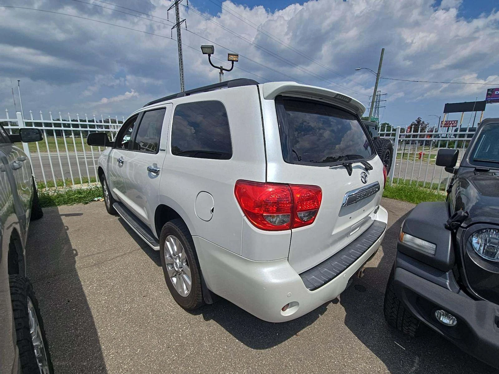 Toyota Sequoia PLATINUM EDITION* AWD* 7 МЕСТНА* КЛИП НА МОТОРА - изображение 2
