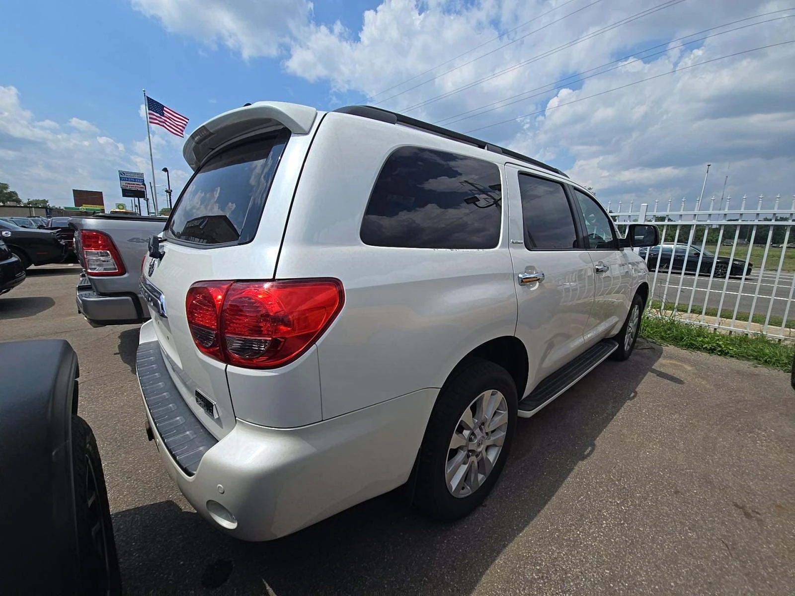 Toyota Sequoia PLATINUM EDITION* AWD* 7 МЕСТНА* КЛИП НА МОТОРА - изображение 3
