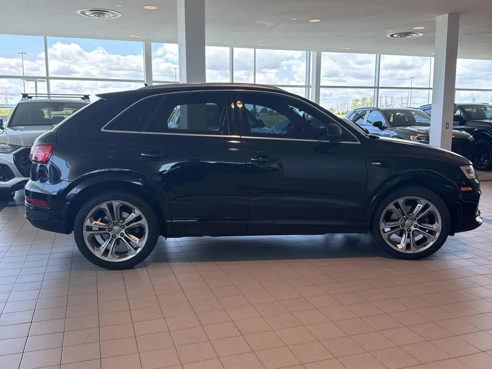 Audi Q3 * CARFAX* БЕЗ ПЪРВОНАЧАЛНА*  - изображение 4