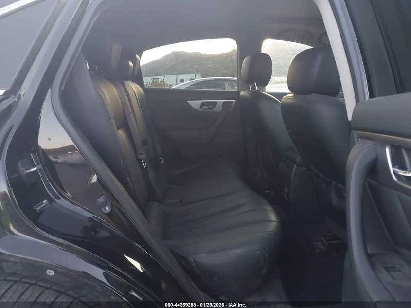Infiniti QX70 3.7l, снимка 8 - Автомобили и джипове - 54141608