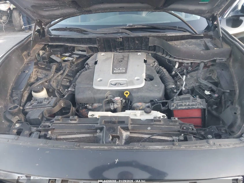 Infiniti QX70 3.7l, снимка 10 - Автомобили и джипове - 54141608