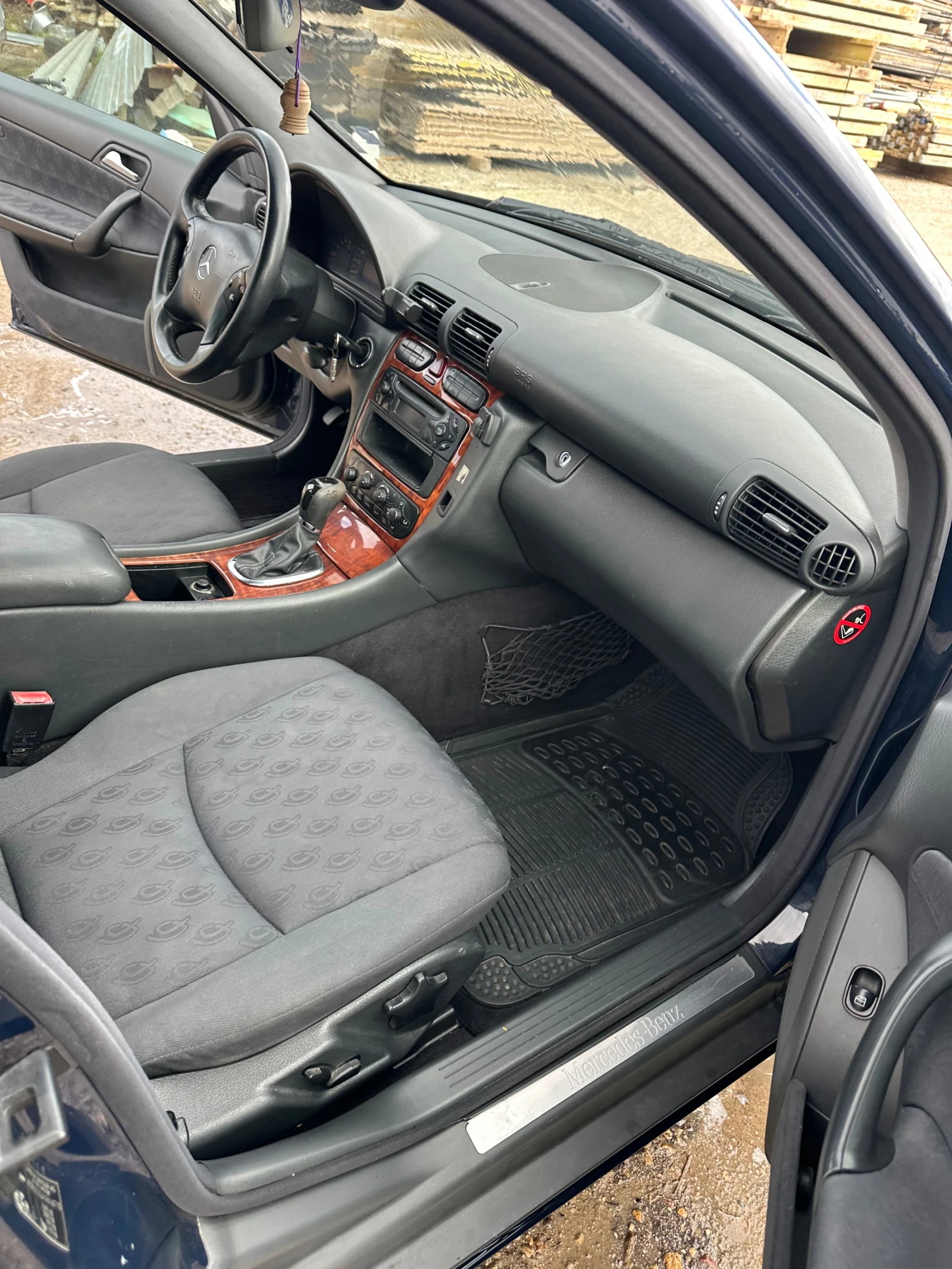 Mercedes-Benz C 220, снимка 12 - Автомобили и джипове - 54177687