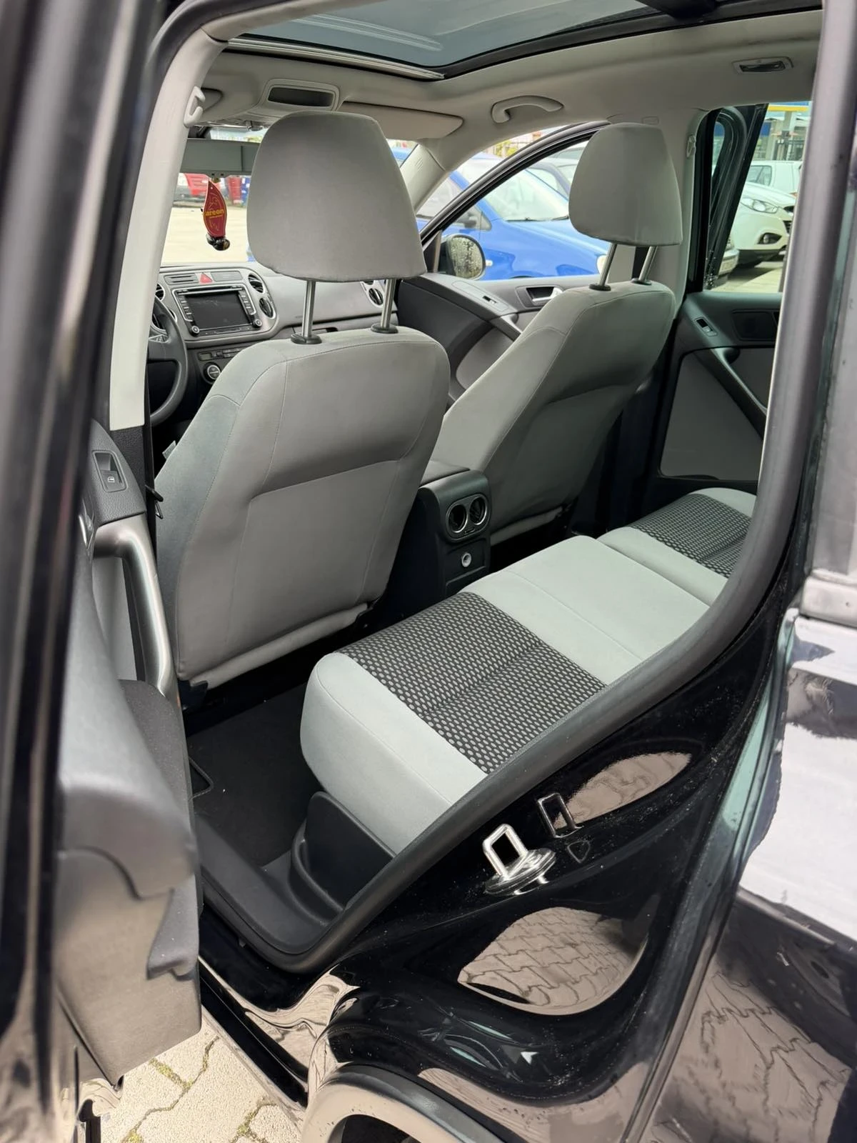 VW Tiguan 2.0 140кс 4х4 , снимка 12 - Автомобили и джипове - 54283682