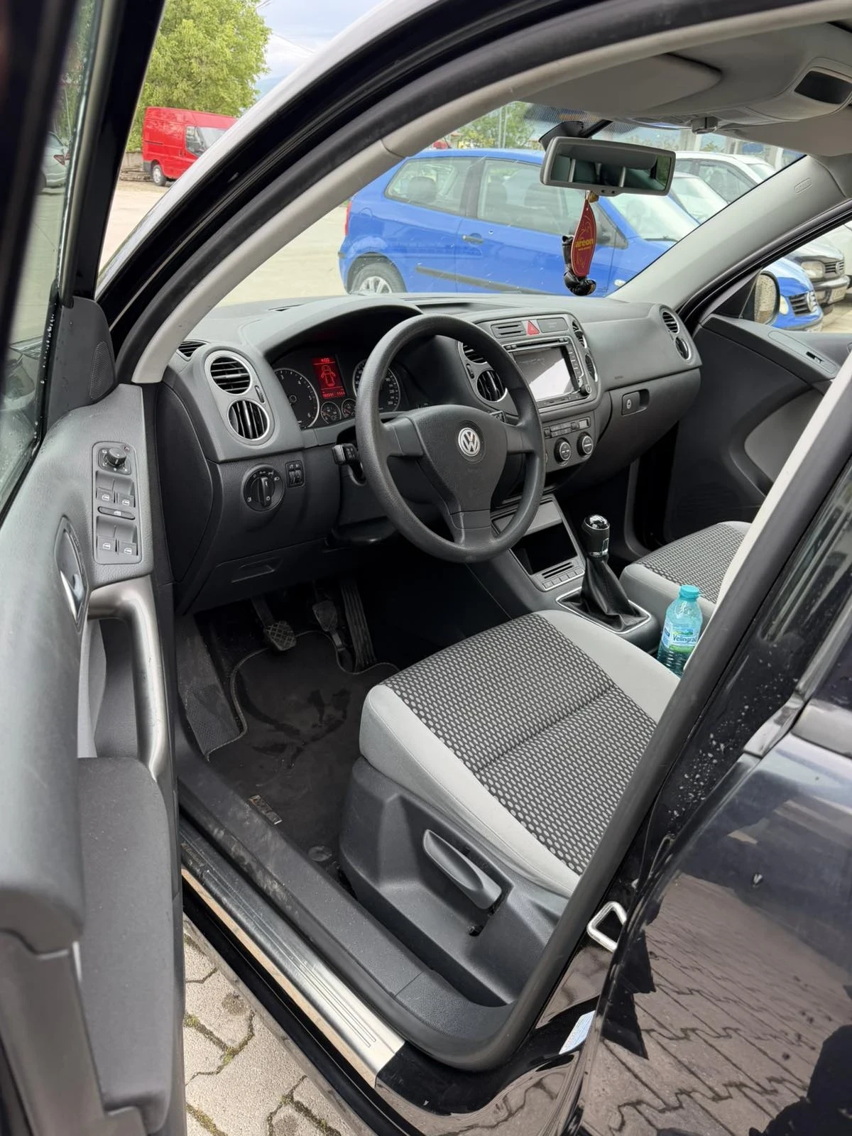 VW Tiguan 2.0 140кс 4х4 , снимка 10 - Автомобили и джипове - 54283682