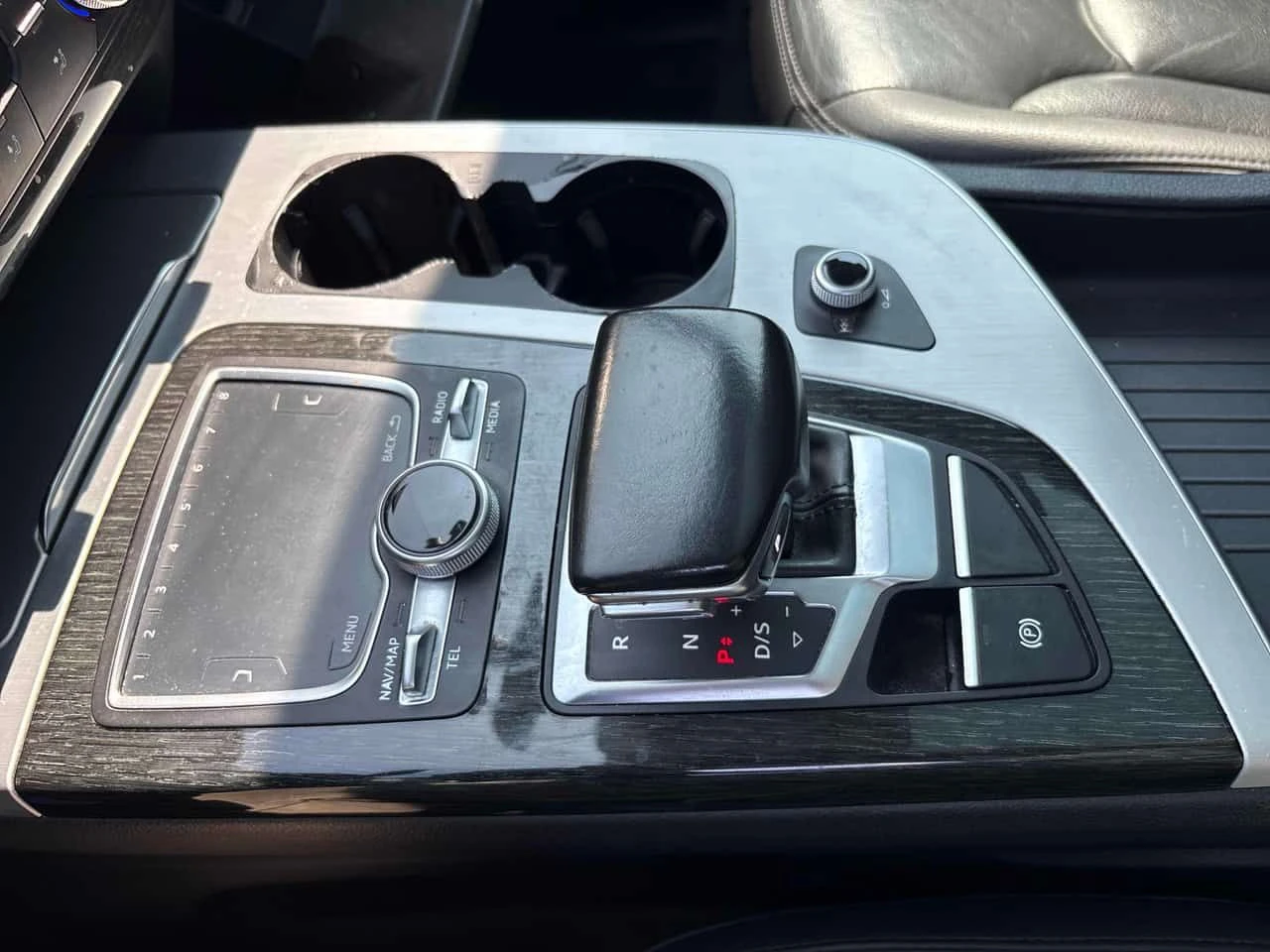 Audi Q7 * 3.0T Komfort * CARFAX * БЕЗ ПЪРВОНАЧАЛНА ВНОСКА, снимка 14 - Автомобили и джипове - 55410492