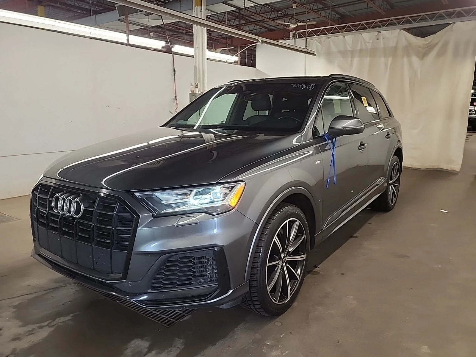 Audi Q7 / ОТ ПРЕДСТАВИТЕЛСТВО / ПЕРФЕКТНО СЕРВИЗИРАНА