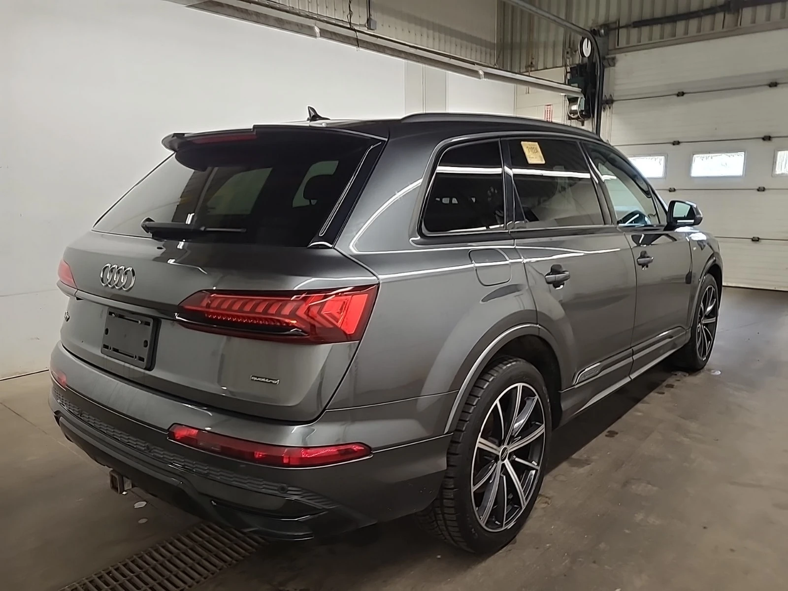 Audi Q7 / ОТ ПРЕДСТАВИТЕЛСТВО / ПЕРФЕКТНО СЕРВИЗИРАНА, снимка 3 - Автомобили и джипове - 56122320