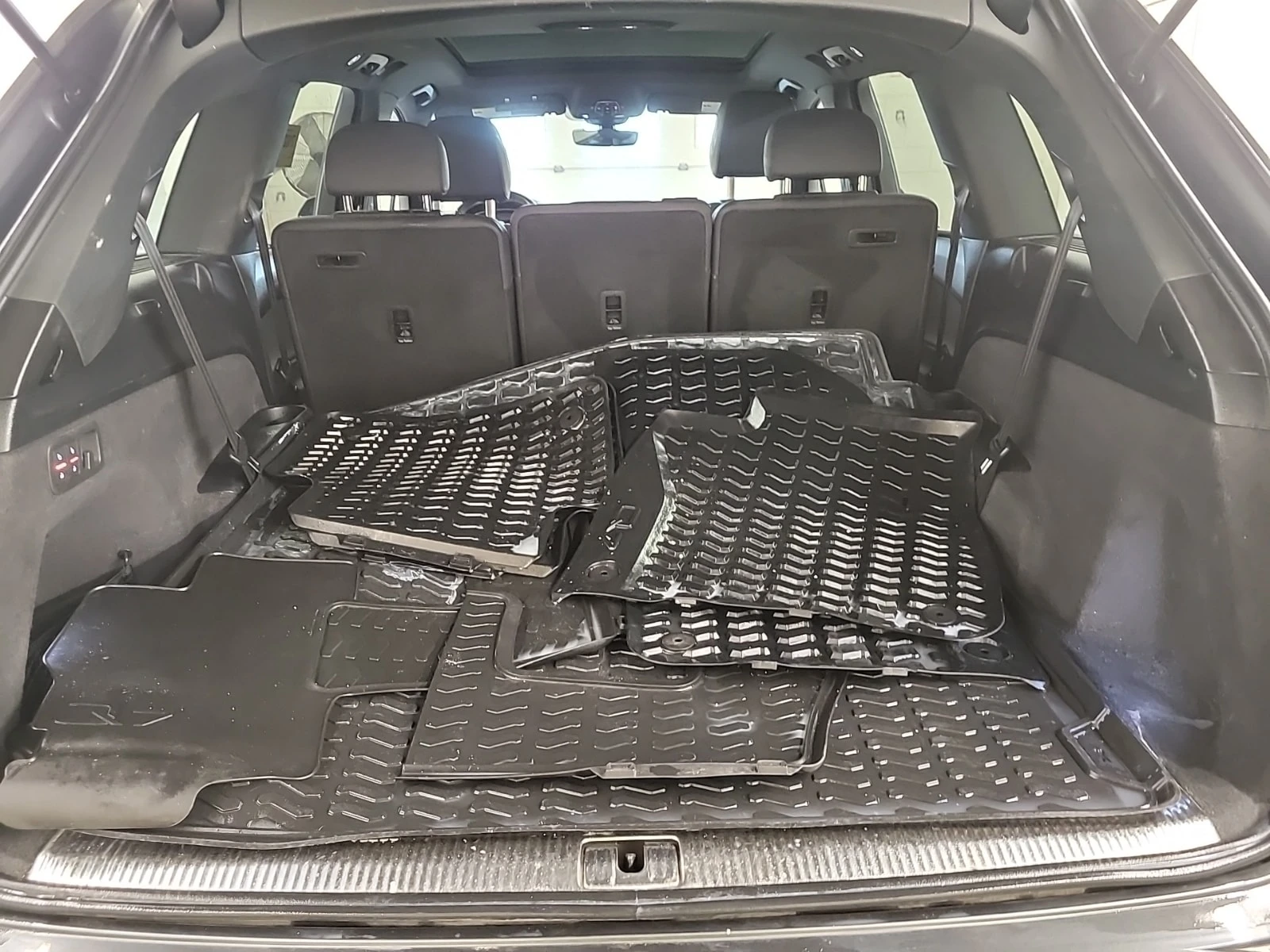 Audi Q7 / ОТ ПРЕДСТАВИТЕЛСТВО / ПЕРФЕКТНО СЕРВИЗИРАНА, снимка 15 - Автомобили и джипове - 56122320